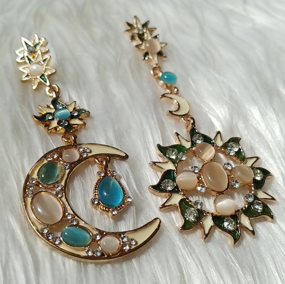 🎈NEW Gold Sun Moon Blue Celestial Dangle Earrings - Picture 4 of 7
